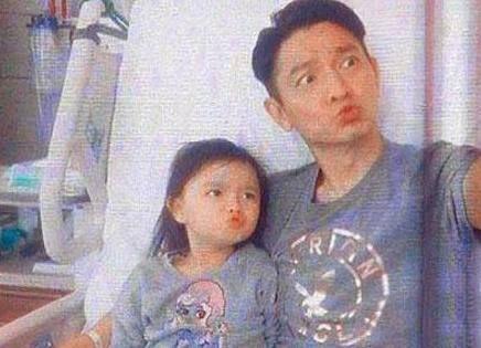 原来刘德华的妻子是地产大亨，和天王隐婚24年，5岁女美丽乖巧