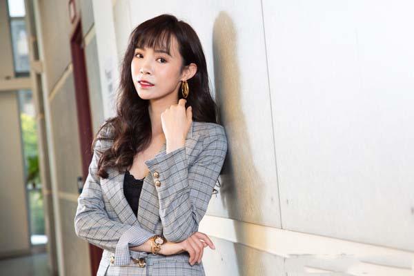 康茵茵被劝“当艺人下流”，仍坚持出道，每餐吃馒头苦撑