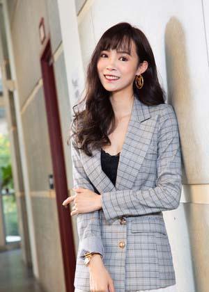 康茵茵被劝“当艺人下流”，仍坚持出道，每餐吃馒头苦撑