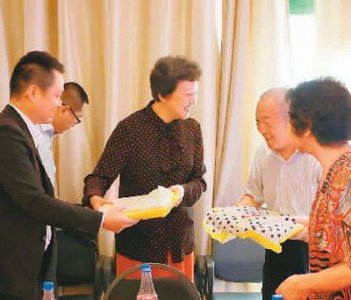 ​国侨办代表团在巴西走访慰侨