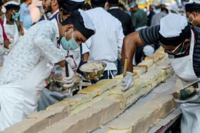 ​世界上最长的蛋糕，长约6.5公里重27000公斤