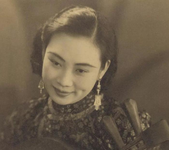 民国美女胡蝶的悲情人生：被少帅倾慕，被戴笠幽禁3年！