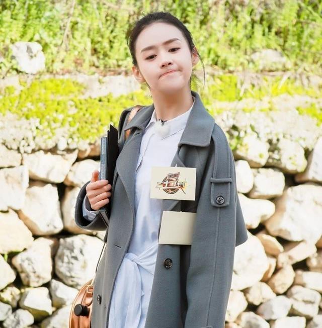 当《夏至未至》的颜未掀起刘海,这还是同一个人吗?