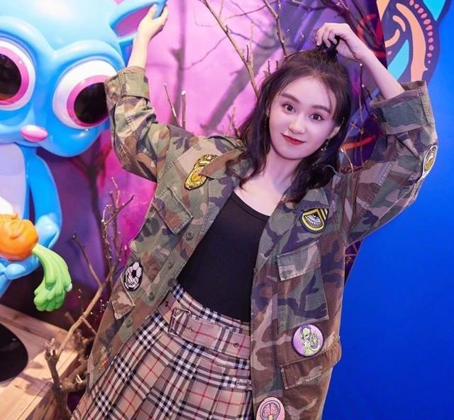 当《夏至未至》的颜未掀起刘海,这还是同一个人吗?