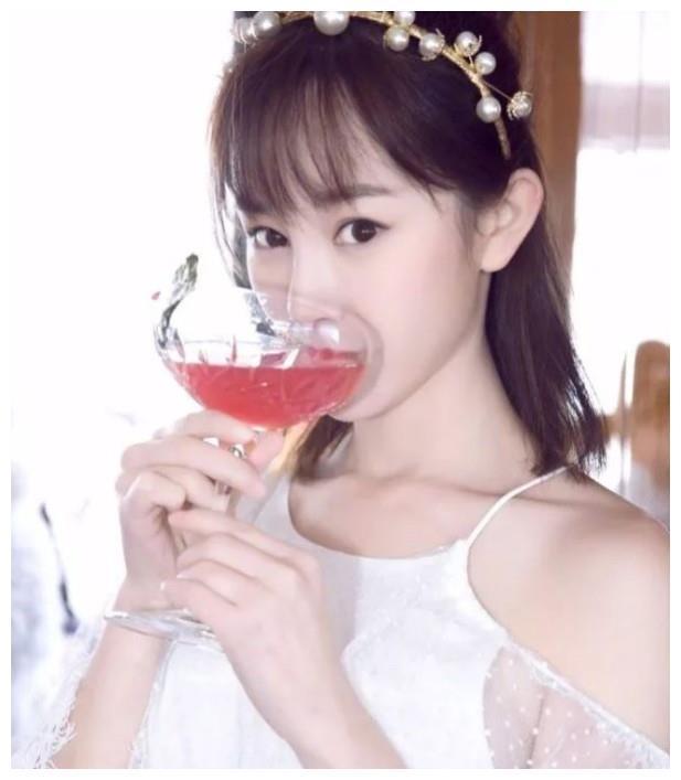 承认整形失败的张檬取出假体后首现身，网友惊叹这次修复好了吗？