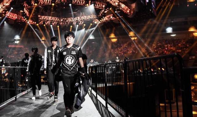 Rookie: 我和Faker都要服兵役 SKT赢得太多了挺希望他们输的