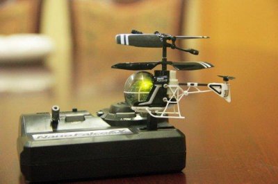 ​世界上最小的遥控飞机，全长仅65毫米