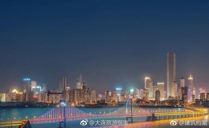 大连星海湾大桥全长6公里，主桥长820米，主桥主跨460米，边跨180米