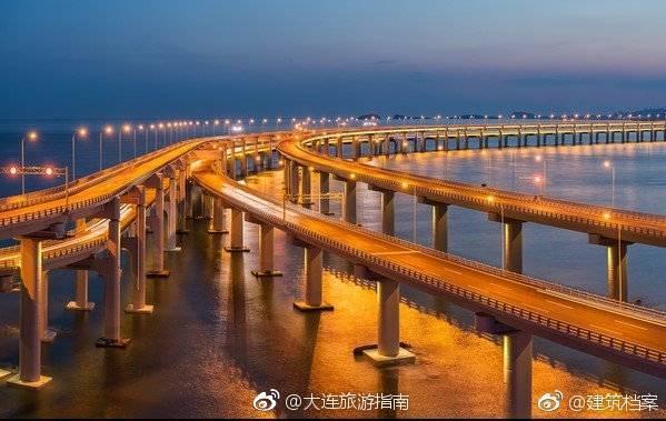 大连星海湾大桥全长6公里，主桥长820米，主桥主跨460米，边跨180米