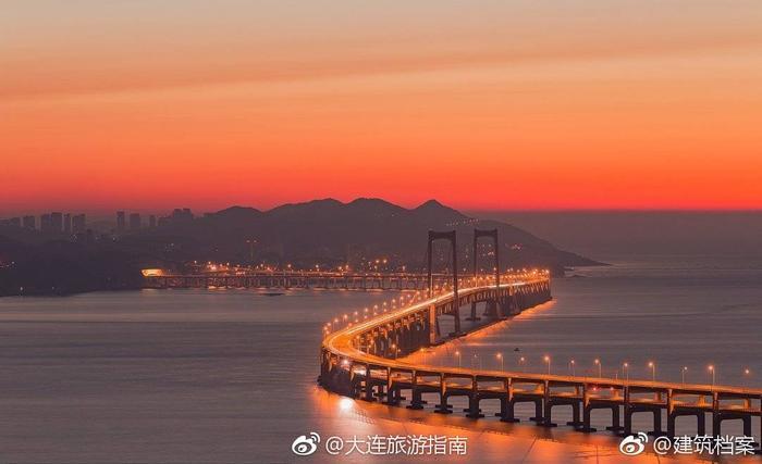 大连星海湾大桥全长6公里，主桥长820米，主桥主跨460米，边跨180米