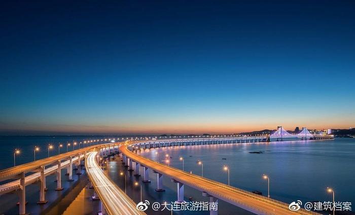 大连星海湾大桥全长6公里，主桥长820米，主桥主跨460米，边跨180米