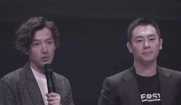 大写的尴尬！胡歌朱亚文同台互动引热议，两人身高差成亮点