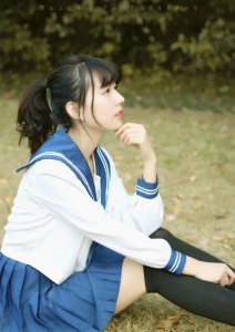 ​清纯美女学生制服丝袜写真