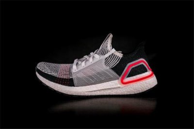 ​阿迪达斯ub19测评 ultraboost19脚感怎么样