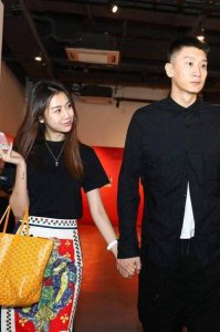 ​陈露老公（陈露 回应）