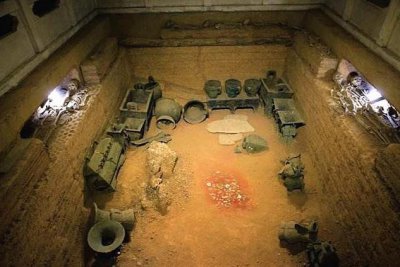 ​河南挖出3000年前古墓，墓主身份让专家吃惊：她的贡献堪比秦始皇