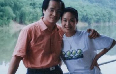 ​于文华现任老公（于文华现任老公合影）