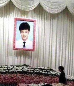 ​乔任梁遗照手臂（乔任梁遗体 胳膊）