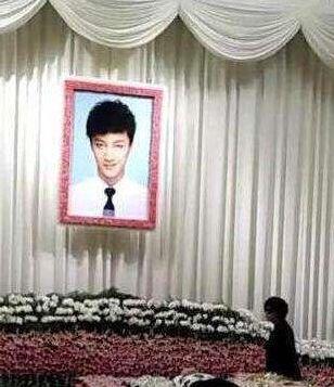 乔任梁遗照手臂（乔任梁遗体 胳膊）