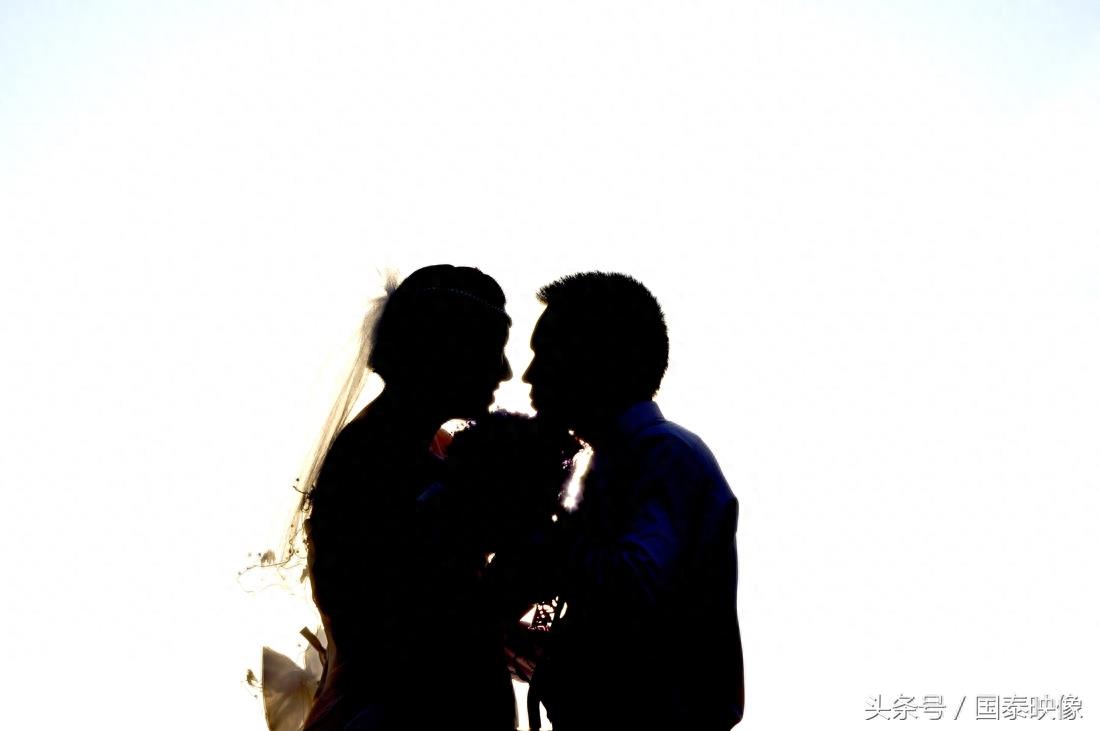 一组新人唯美人物剪影图亮瞎眼、浪漫的情侣在夕阳下温馨如画