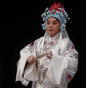 ​京剧名家于魁智请辞副院长职位很正确，一来事务繁杂二来耽误艺术