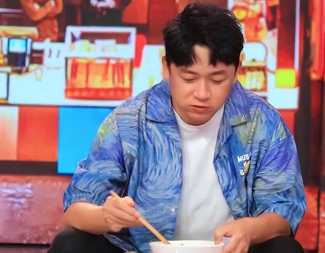 潘粤明手绘漫画谴责佩洛西，称其打扰了世界和平，这种人无耻至极