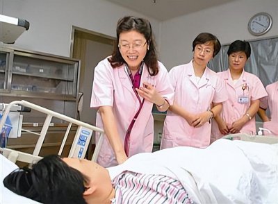 ​2006年，辽宁烈士51岁母亲搏命产下双胞胎：为延续19岁儿子的生命