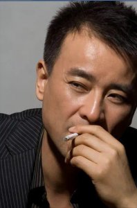 ​演员罗钢：娶小23岁郝蕾，陪娇妻战胜家族遗传病，如今过得很幸福