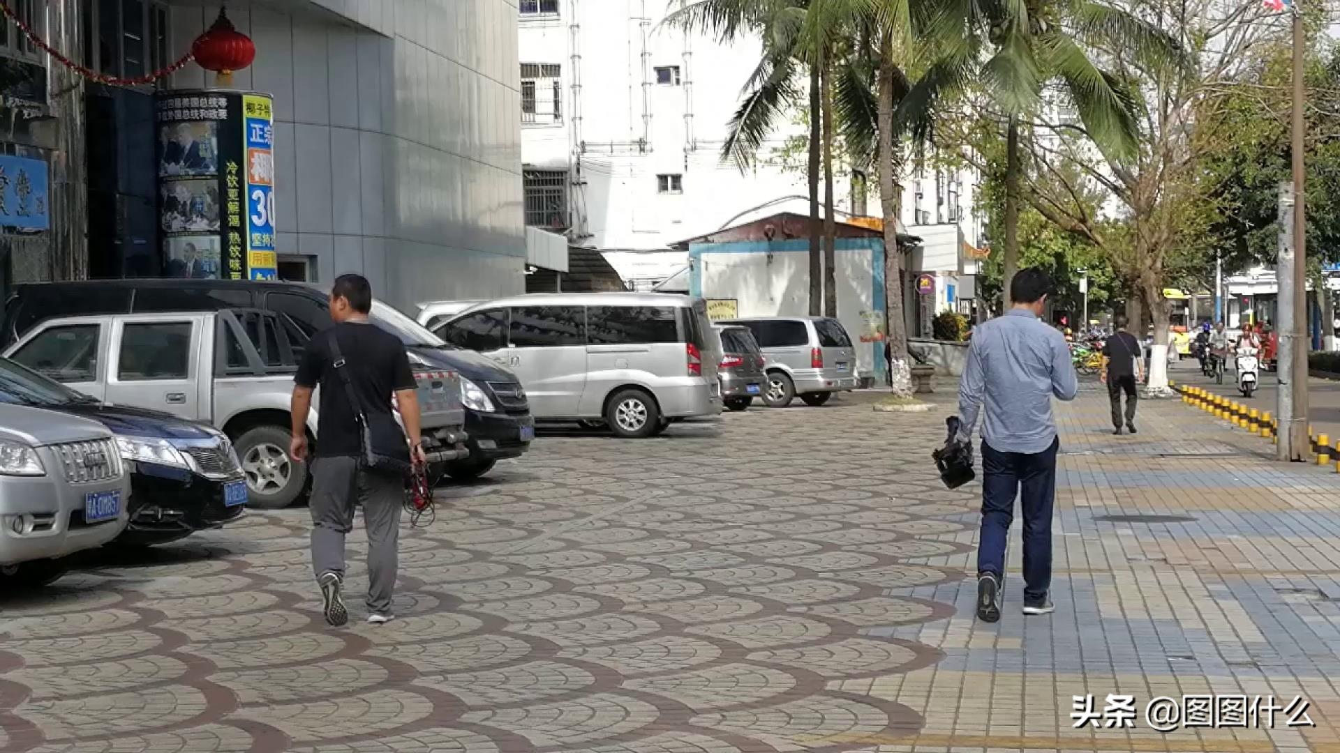 实拍椰树大胸美女广告，曾推出胸模瓶矿泉水，怼别人少见多怪