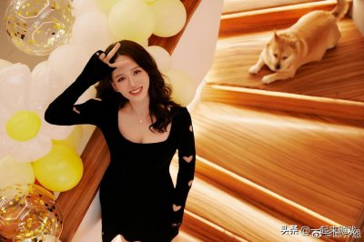 ​陈乔恩《男人装》：性感的尤物