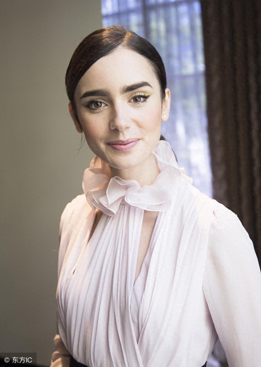 莉莉·柯林斯（Lily Collins）