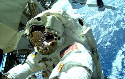 ​宇航员在太空中是怎么洗澡的呢？看完笑了