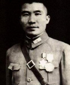 ​抗日名将王耀武，济南战役前做了两件正确的事，去世后葬在八宝山