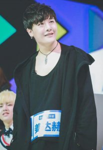 ​姜达赫背景很强大？参加《偶像练习生》获多位明星歌手推崇