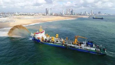 ​大量工程船前往南海，中国开启新一轮填岛，又一不沉航母将建成