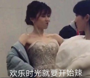 ​LOL解说周淑怡cos锐雯兔女郎 吸引力暴增！