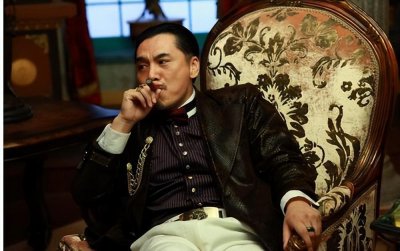 ​知名配角现身小餐馆，55岁很年轻，与妻子恩爱多年，生了四个孩子