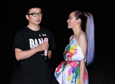 ​张靓颖：痴爱冯轲15年，被骗走亿万身家，离婚4年后二人天差地别