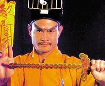 ​林正英偷用茅山禁术，导致四人离奇死亡，葬礼上黑色蝴蝶相送?