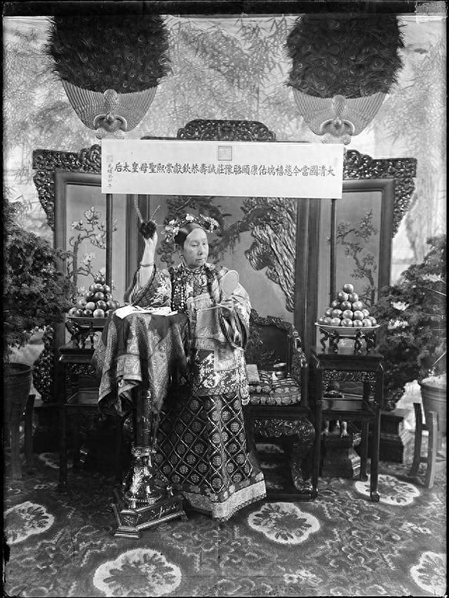 慈禧太后高清照：连皱纹都能看清，痴迷扮成观世音，图6为年轻照