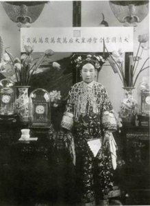 ​慈禧太后高清照：连皱纹都能看清，痴迷扮成观世音，图6为年轻照