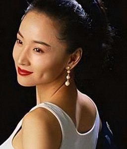 ​香港第一情妇：曾是马景涛挚爱，被黑道大佬打掉子宫，60岁无人娶