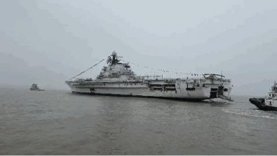 ​全世界最受瞩目的航母 世界上首搭垂直起降战机的航母 明斯克百图