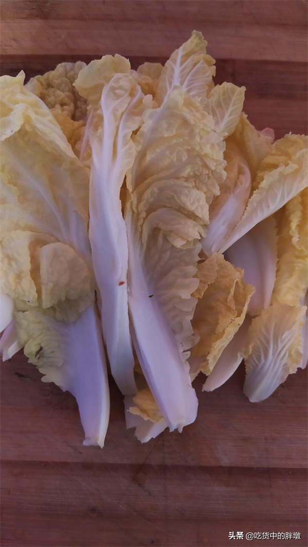 喝过就会爱上，西红柿金针菇白菜汤，营养丰富，酸爽开胃