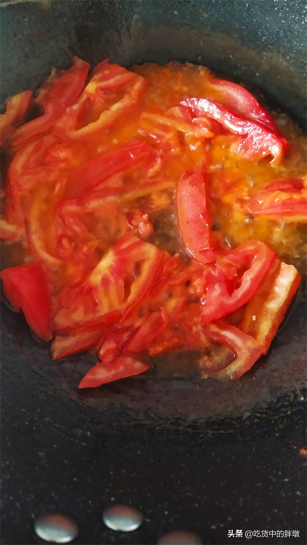 喝过就会爱上，西红柿金针菇白菜汤，营养丰富，酸爽开胃