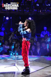 ​十分钟为你解密：《中国有嘻哈》VAVA真的背叛了王绎龙？