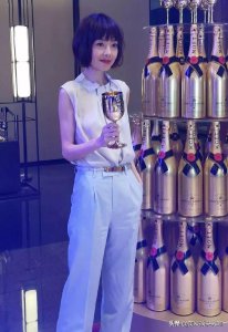 ​脸型不好看？跟着鲁豫剪这款短发，遮盖脸型缺点，展现你更多的美