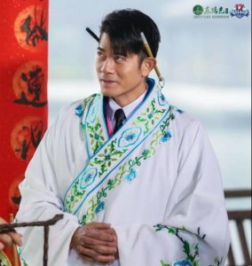 ​老天王郭富城变身“郭三岁”，还圈了00后的粉？