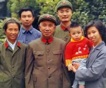 ​粟裕的子女有多么优秀？长子为原北京军区副司令，女婿很不简单