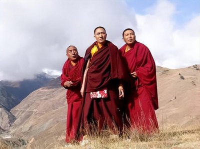 ​他是朱德总司令的朋友，在入藏劝和的路上被英国特工福特毒害